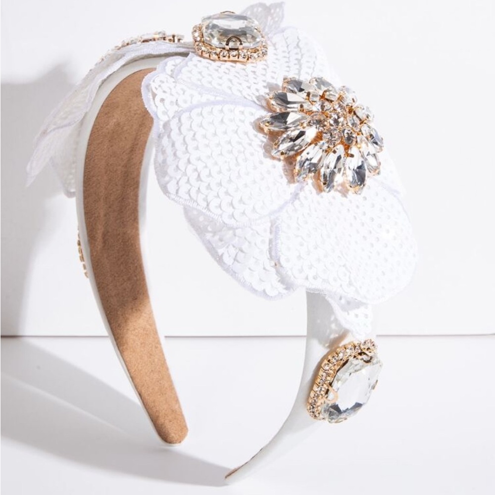NWOT Elegant White Floral Headband with Crystal Accents